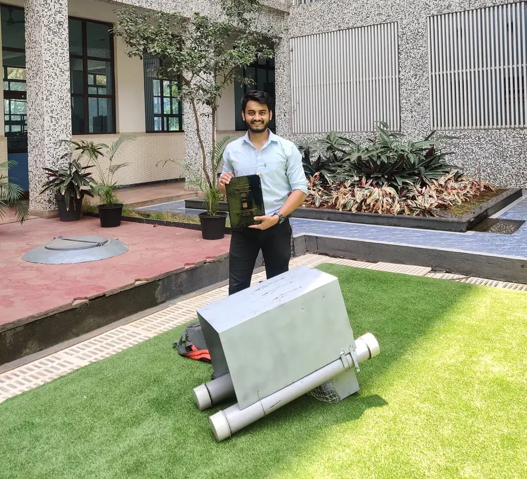 Pragun_Photo_with_SmartWaterBodyCleaner